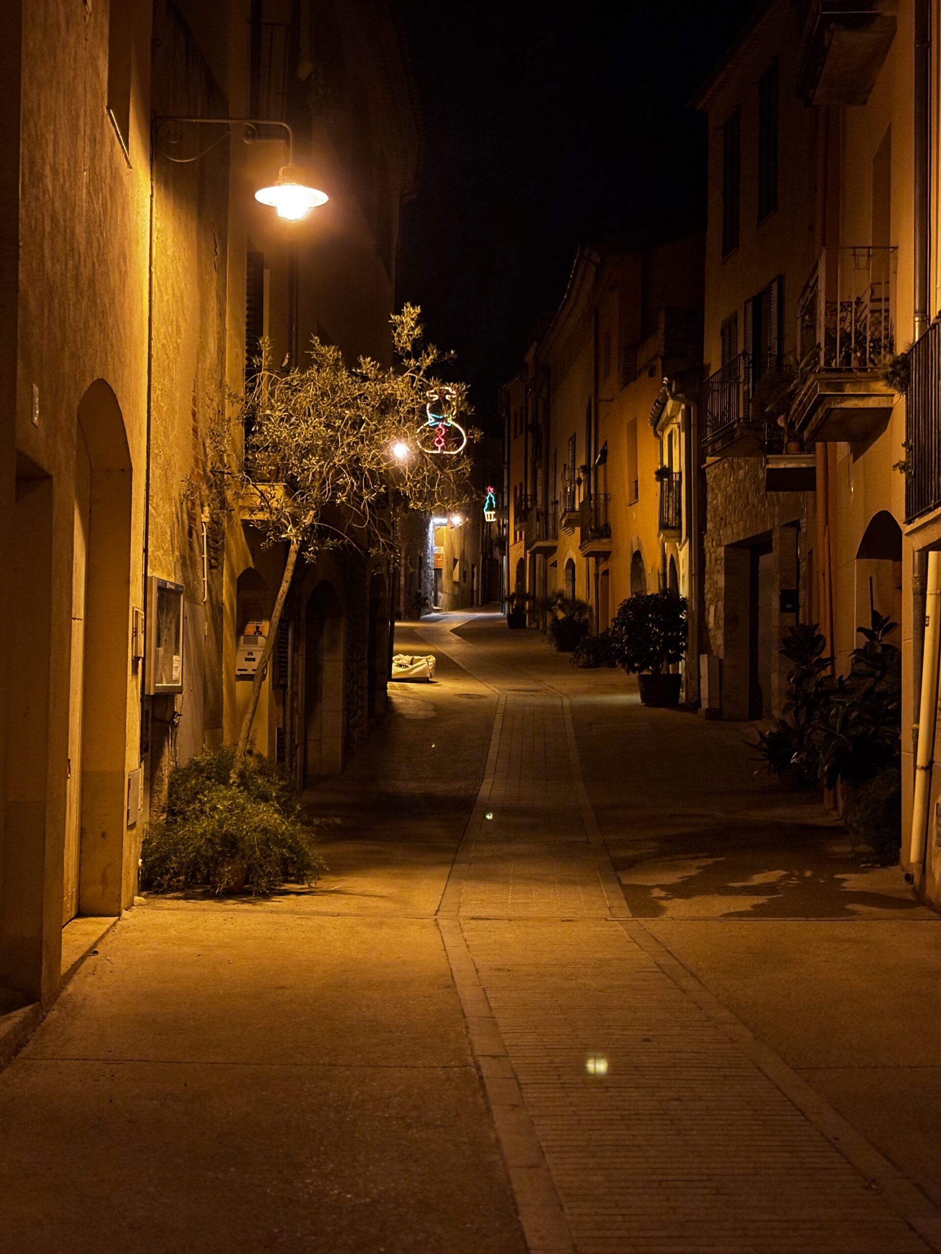 Peralada – Details der historischen Fassaden