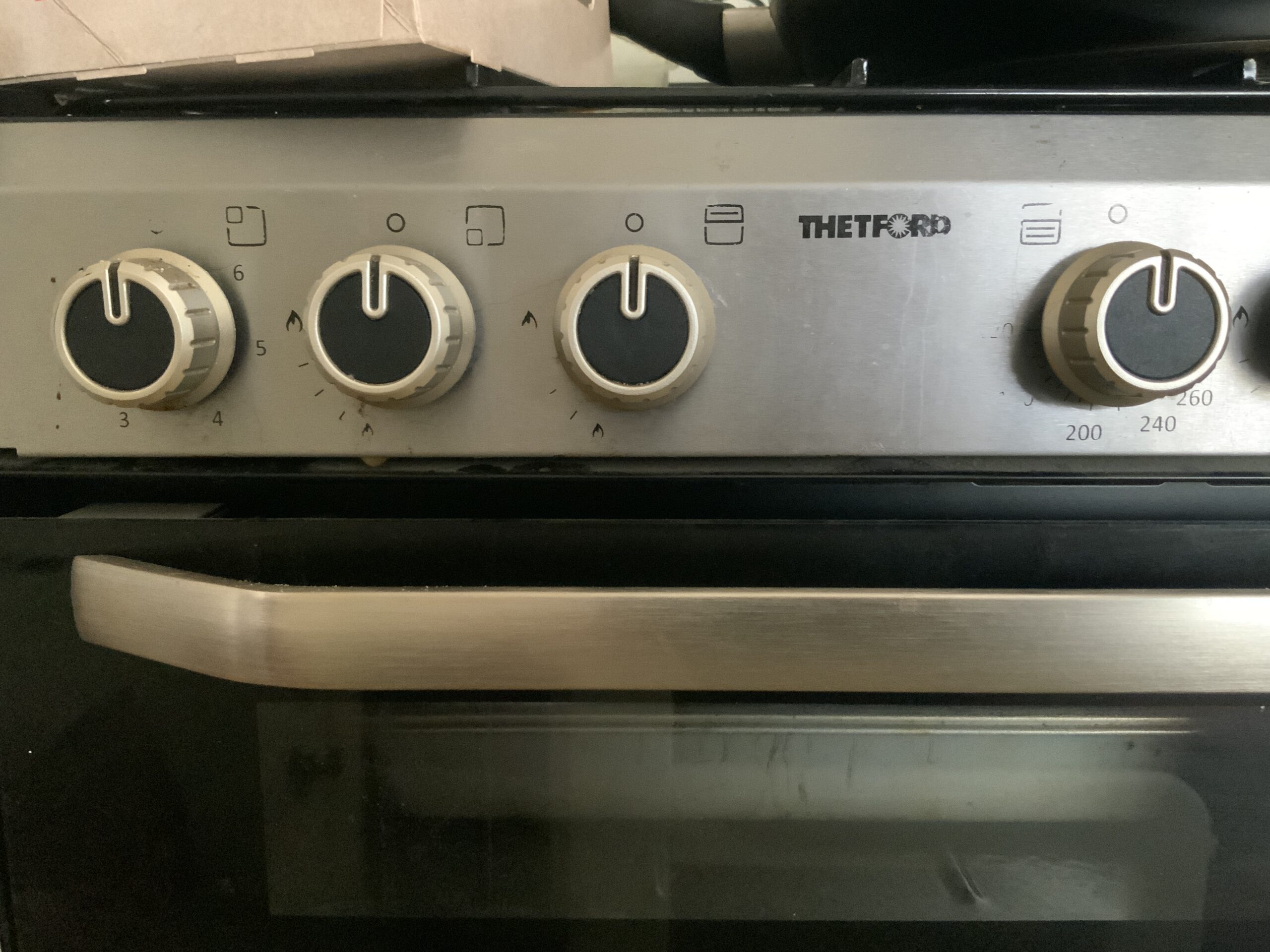 Thetford K1520 Frontplatte Detailaufnahme — abgelöste Bedruckung